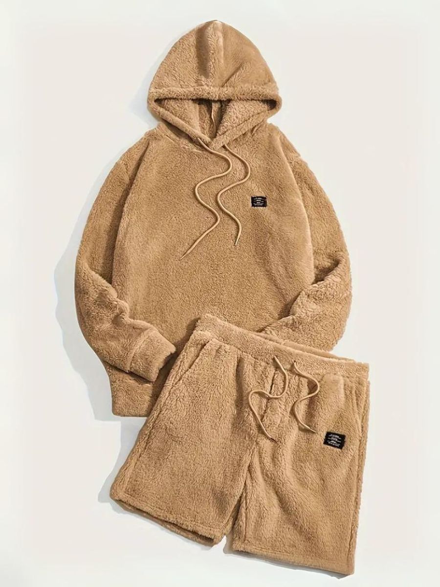 fluffig hoodie och shorts