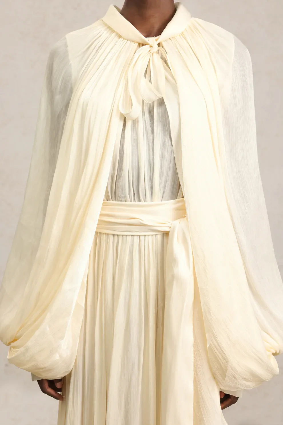 Långärmad Streamer Rosett Beige Maxiklänning