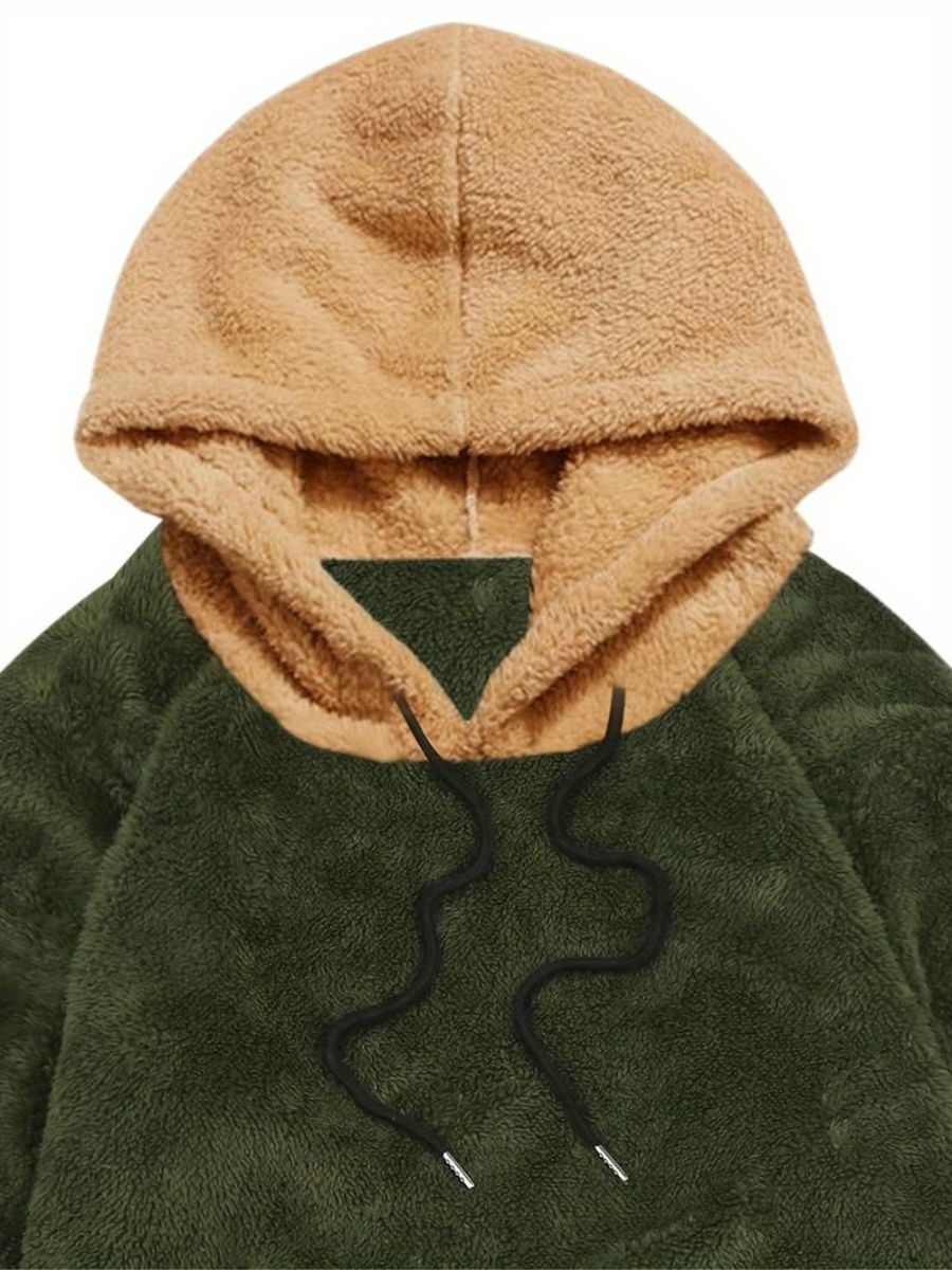 fluffig hoodie och träningsbyxor