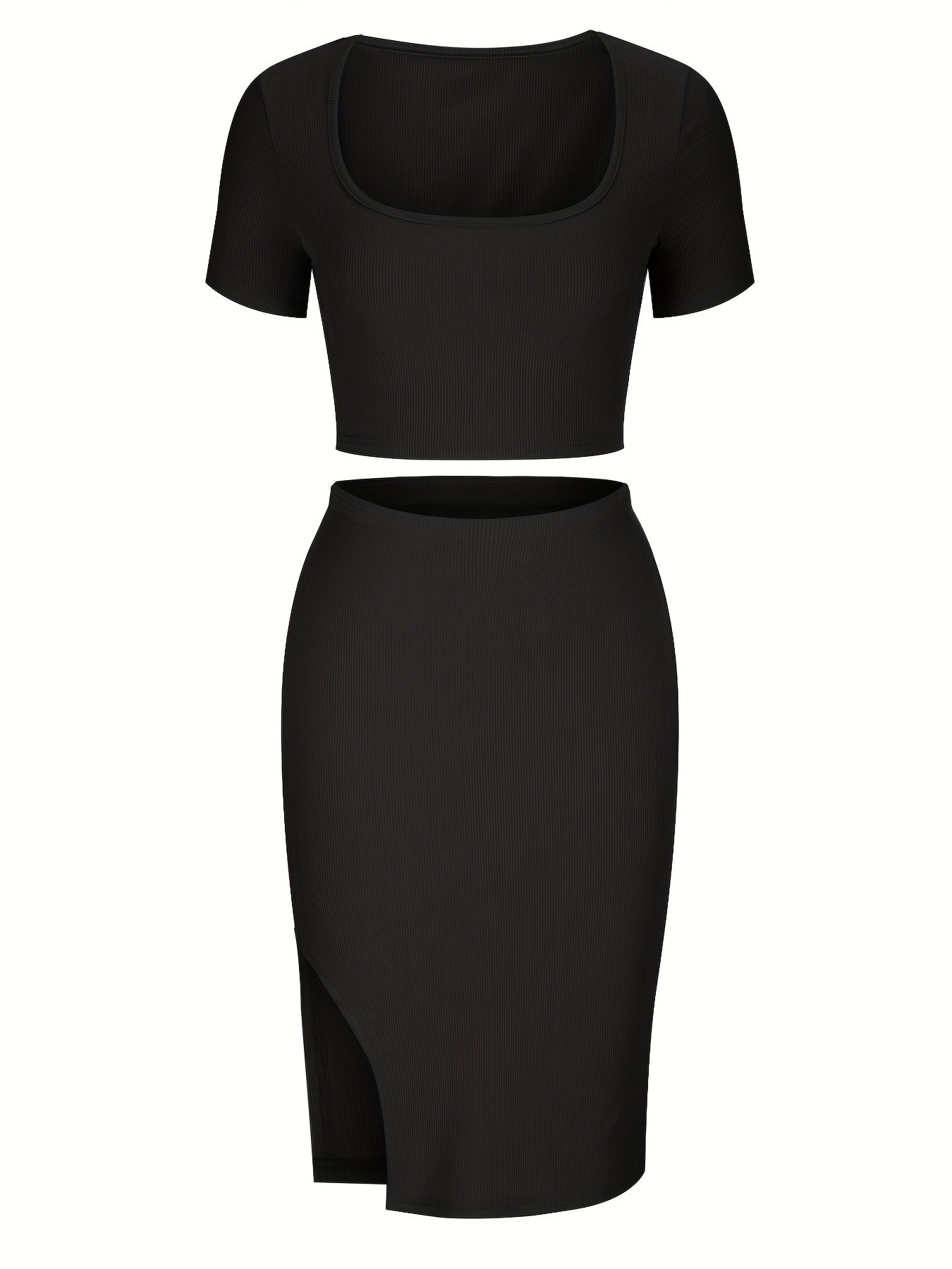 Set bestå ende av en crop top med utskärning och en passande kjol med slits