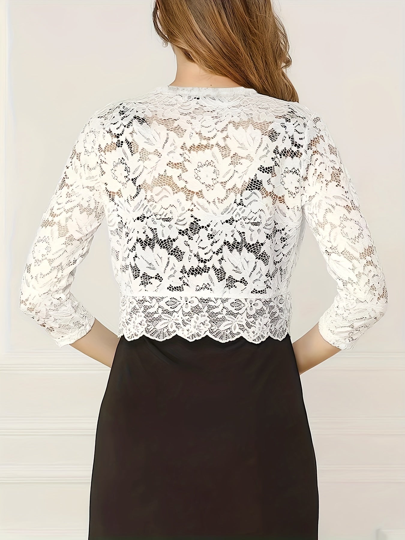 Halvtransparent cropped cardigan med blommig spets