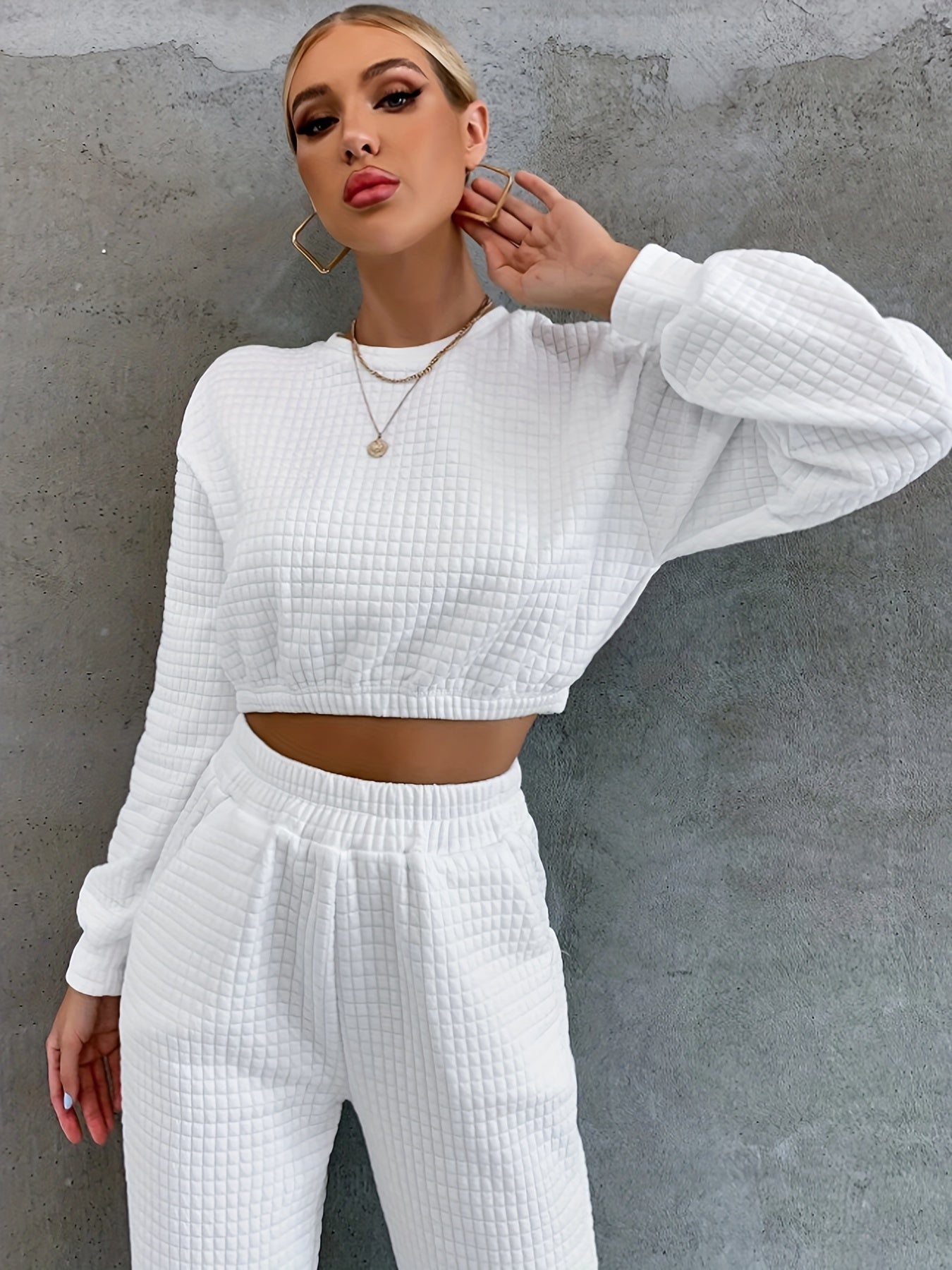 Strukturerad cropped sweatshirt och byxor för kvinnor