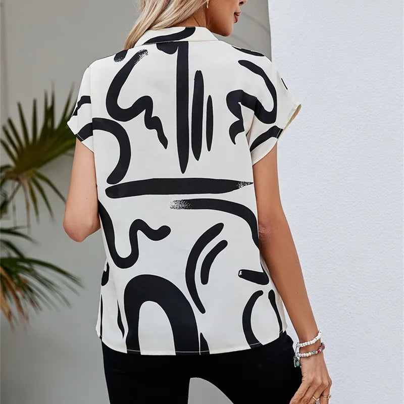 Elegant blus med grafiskt tryck