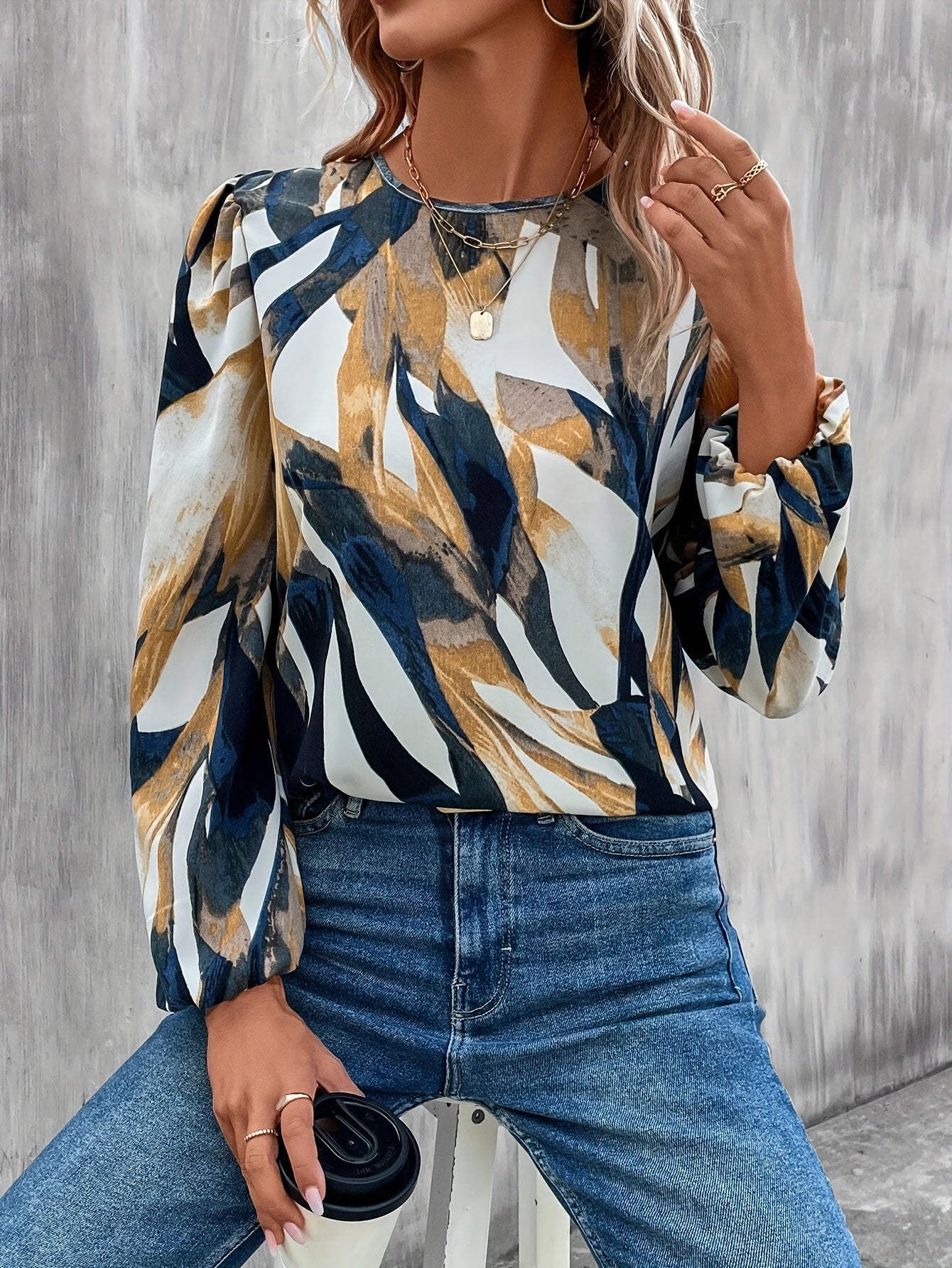 Blus med blommönster och lyktaärmar