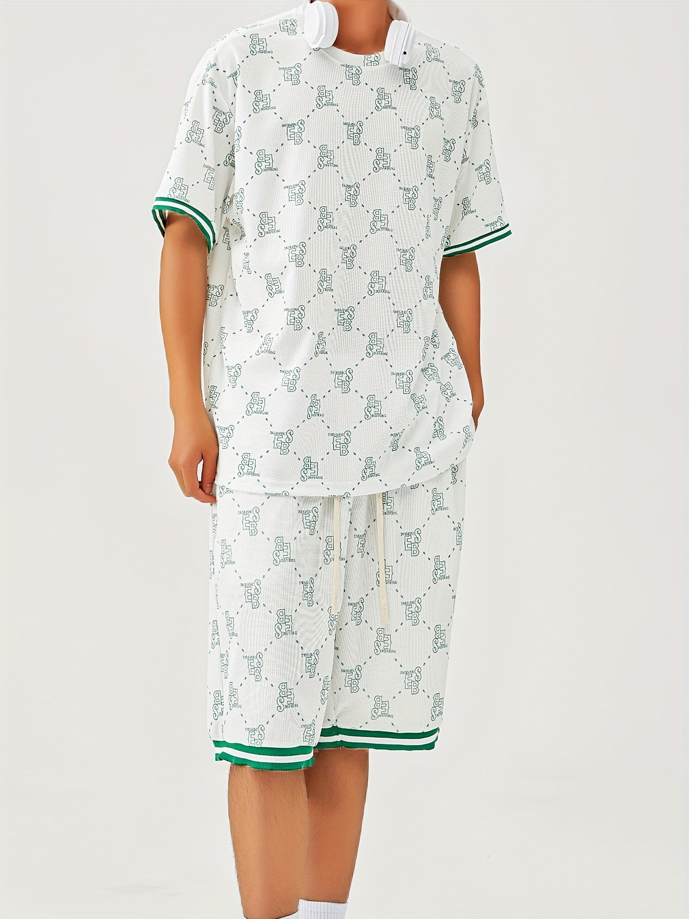 T-shirt och shorts med bokstavsmönster