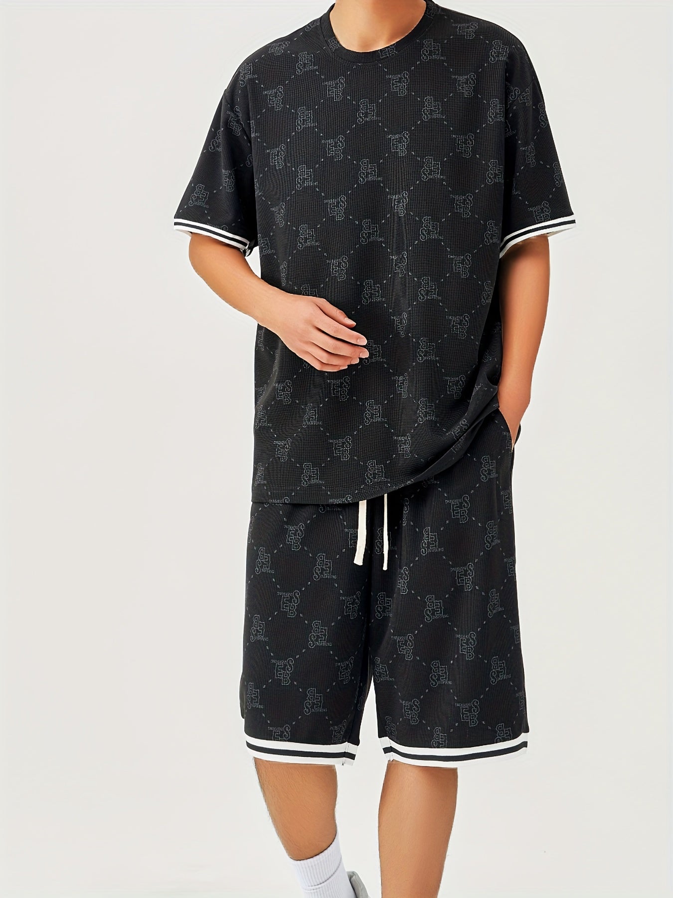 T-shirt och shorts med bokstavsmönster