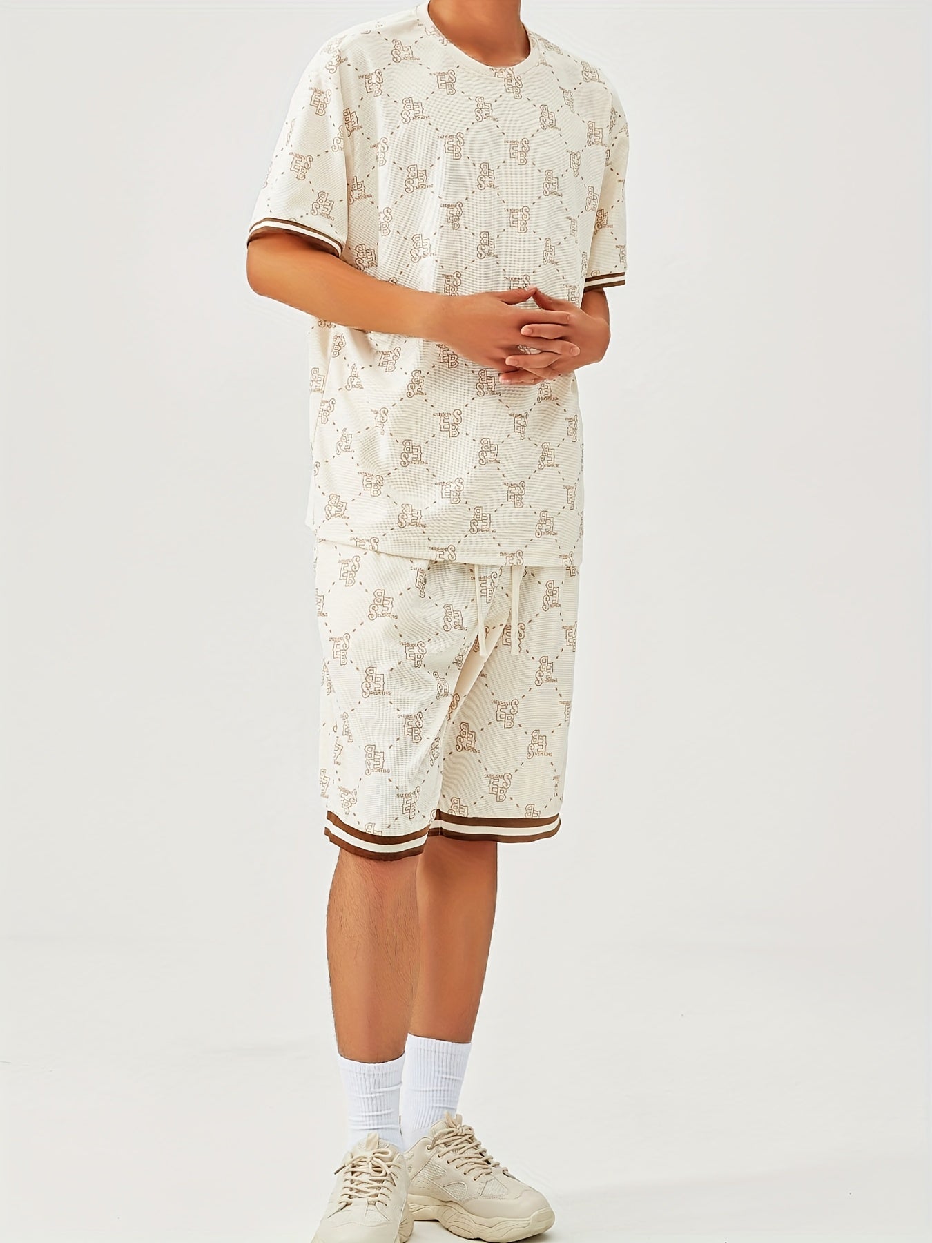 T-shirt och shorts med bokstavsmönster
