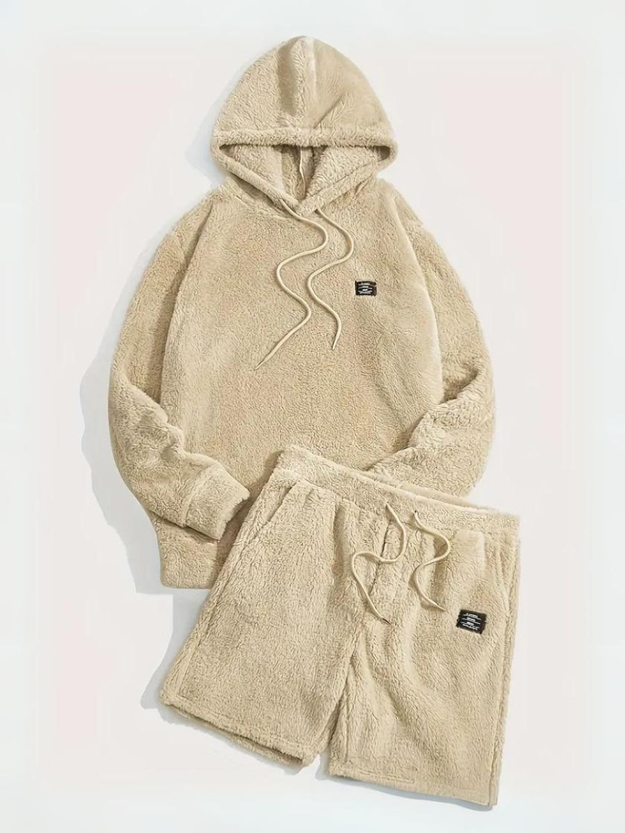 fluffig hoodie och shorts