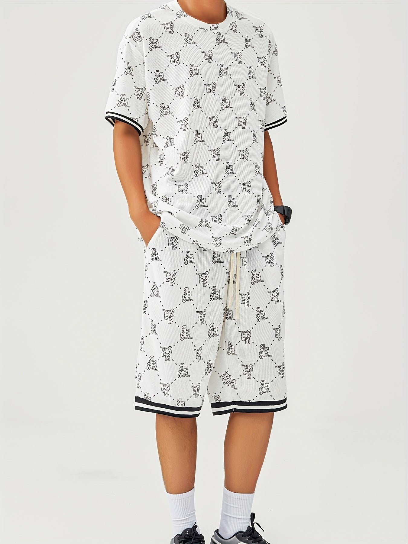 T-shirt och shorts med bokstavsmönster