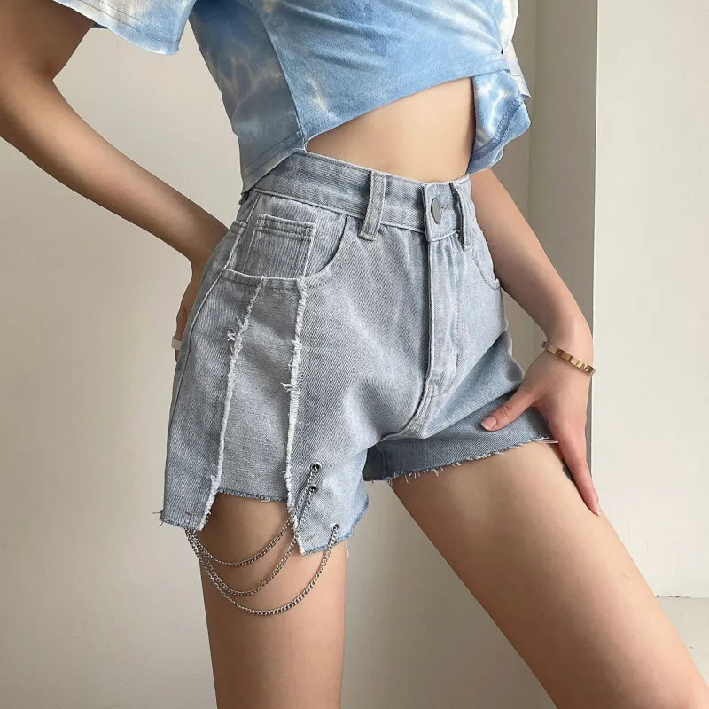 Denimshorts med breda ben och kedjor