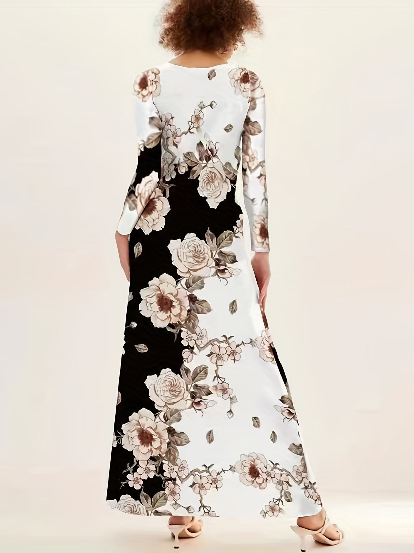 Elegant nyckelhå lsklänning med blommönster