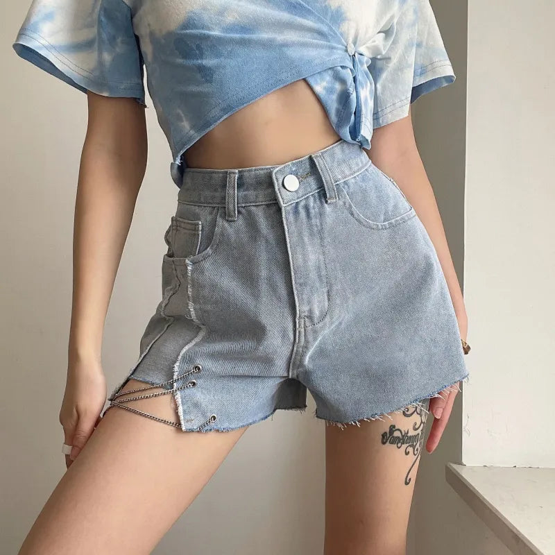 Denimshorts med breda ben och kedjor