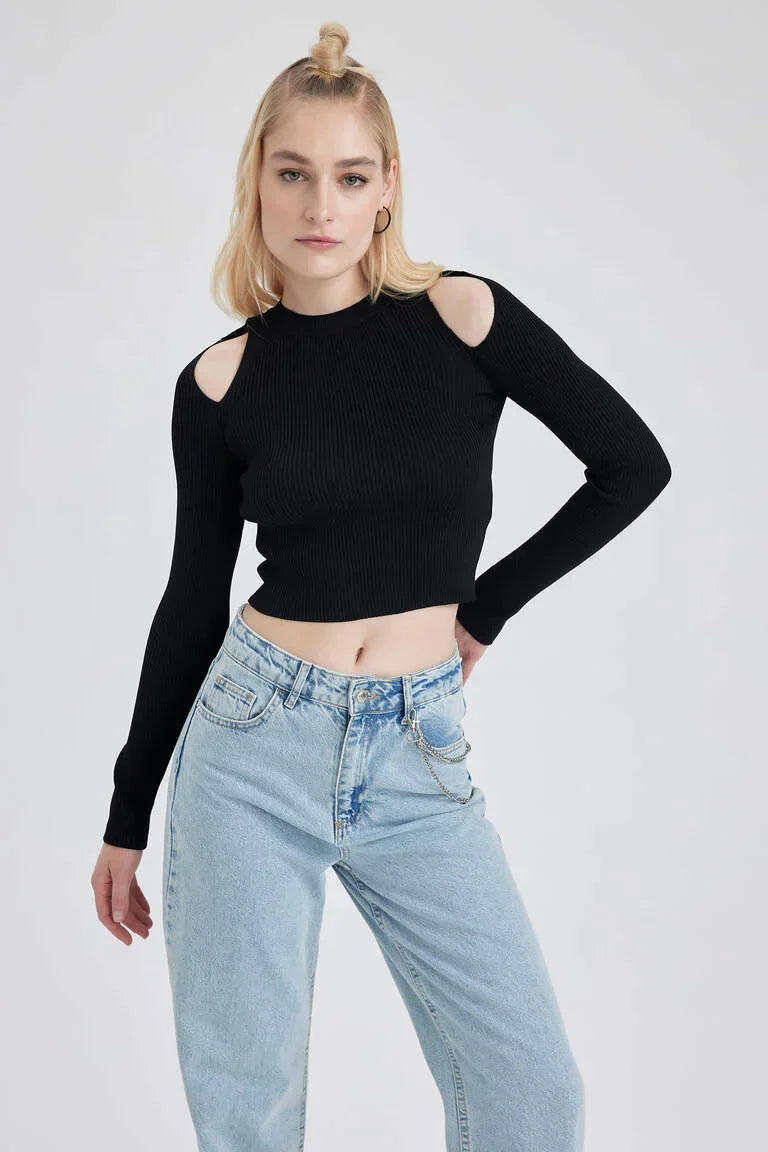 Stickad slim-fit tröja med rund hals