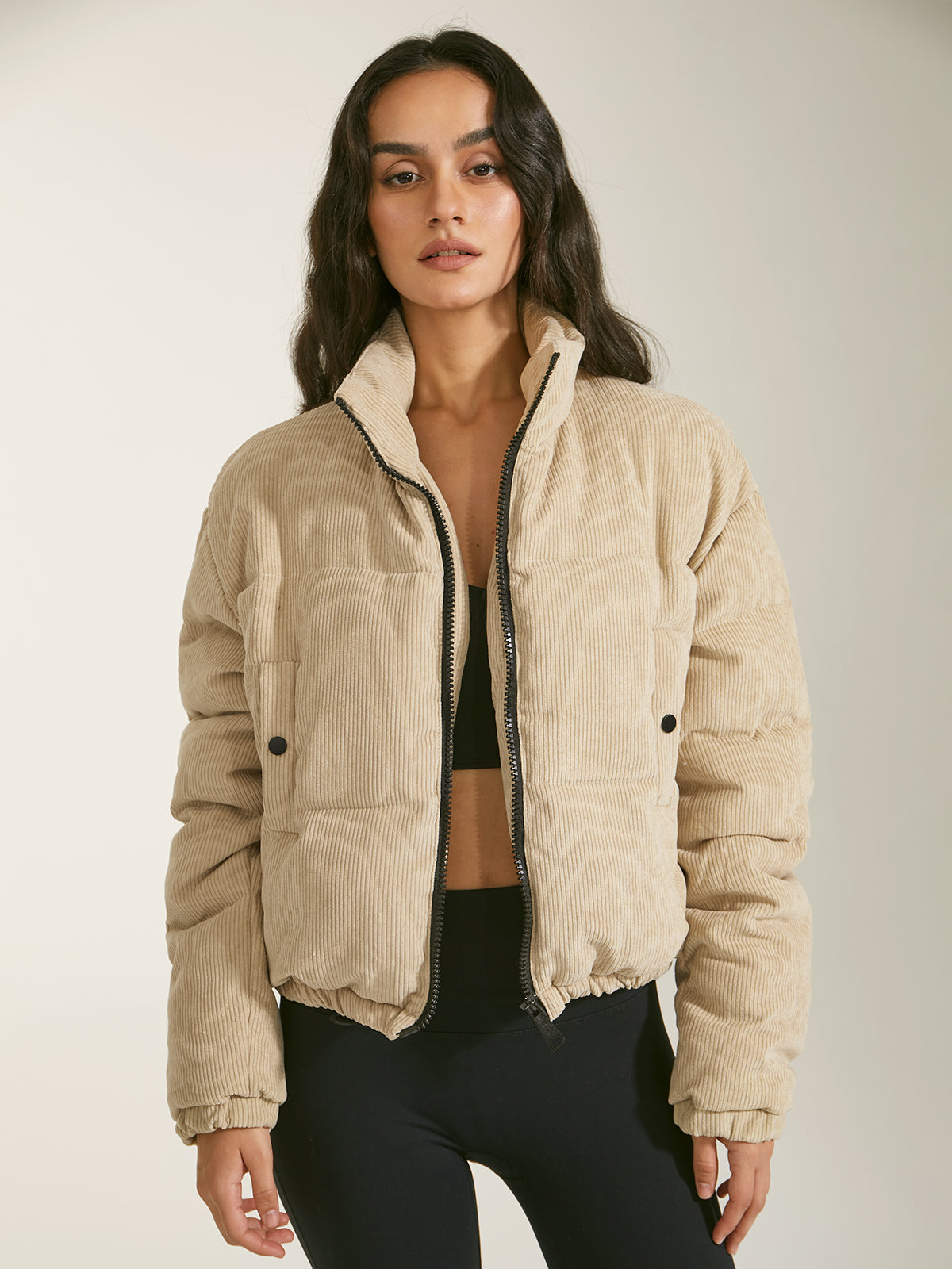 Beige jacka för kvinnor