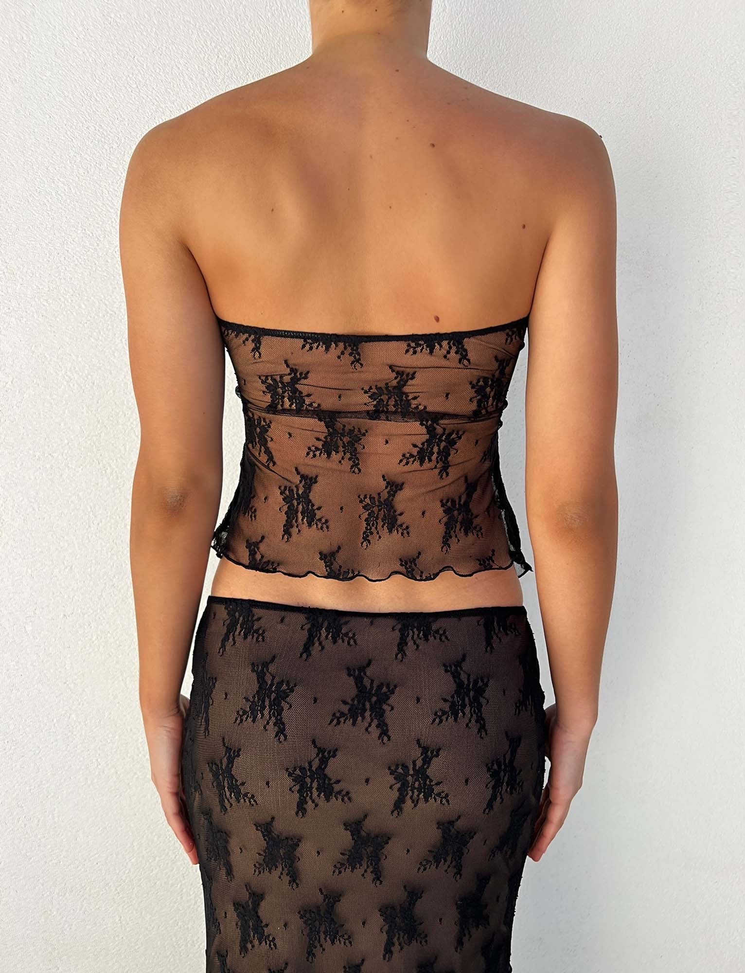 Elegant genomskinlig topp med kjol