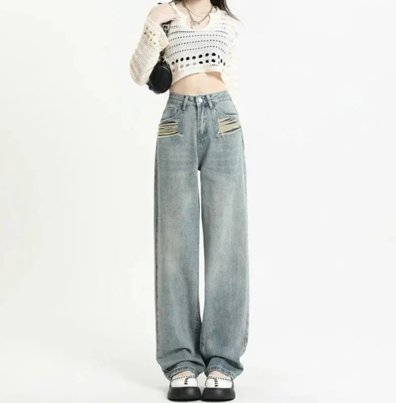 Högmidjade jeans med slitna fickor