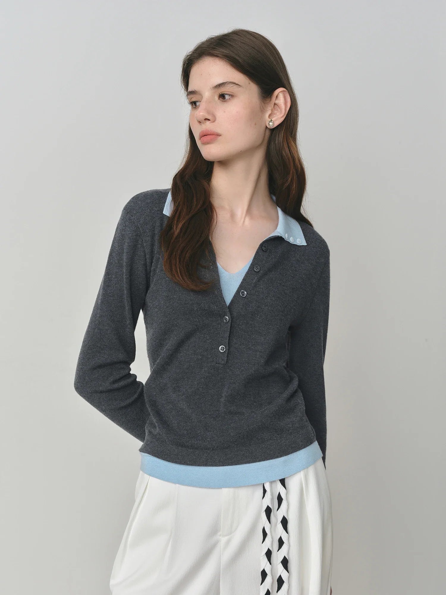 Stickad tröja i två färger