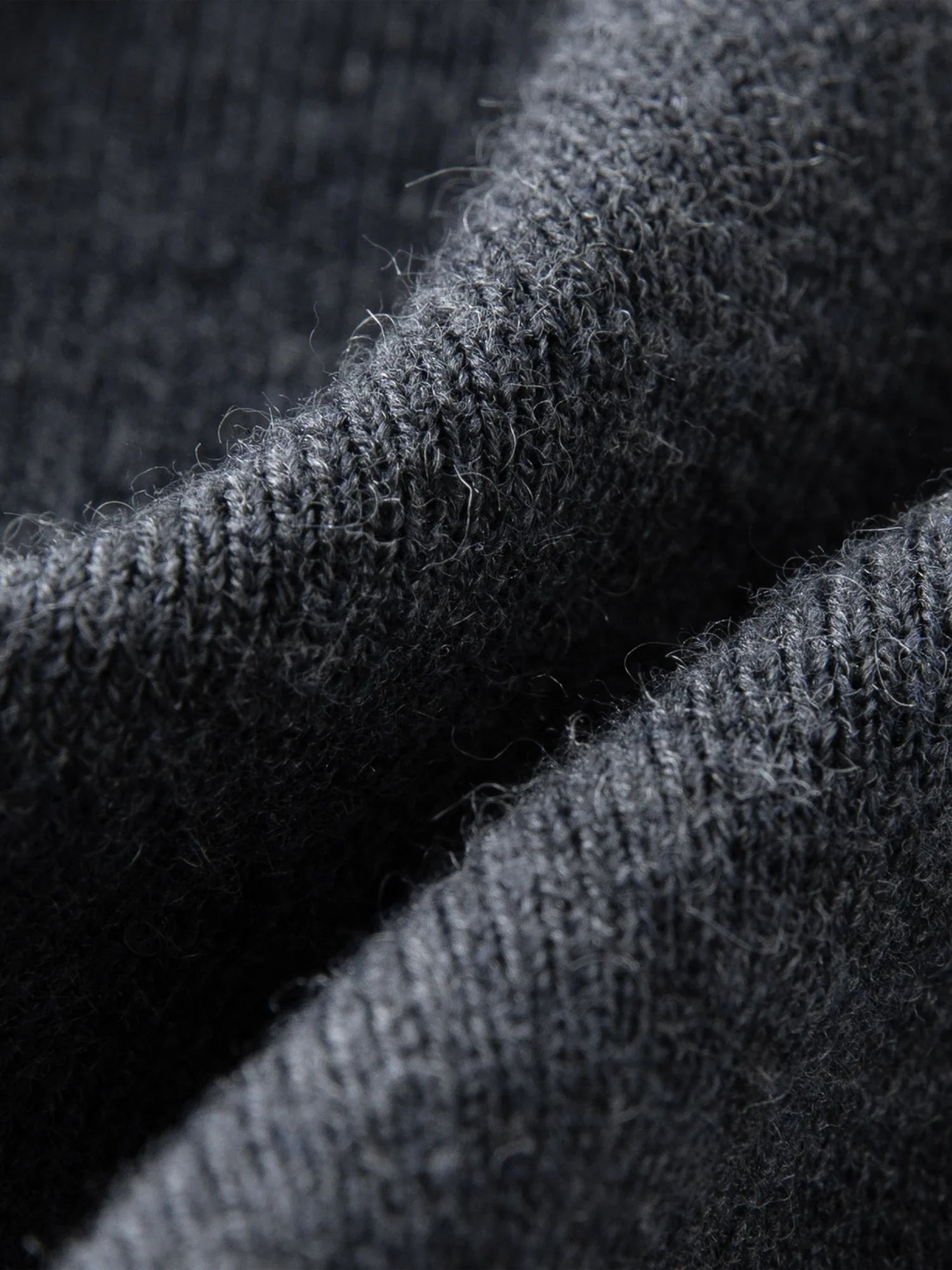 Stickad tröja i två färger