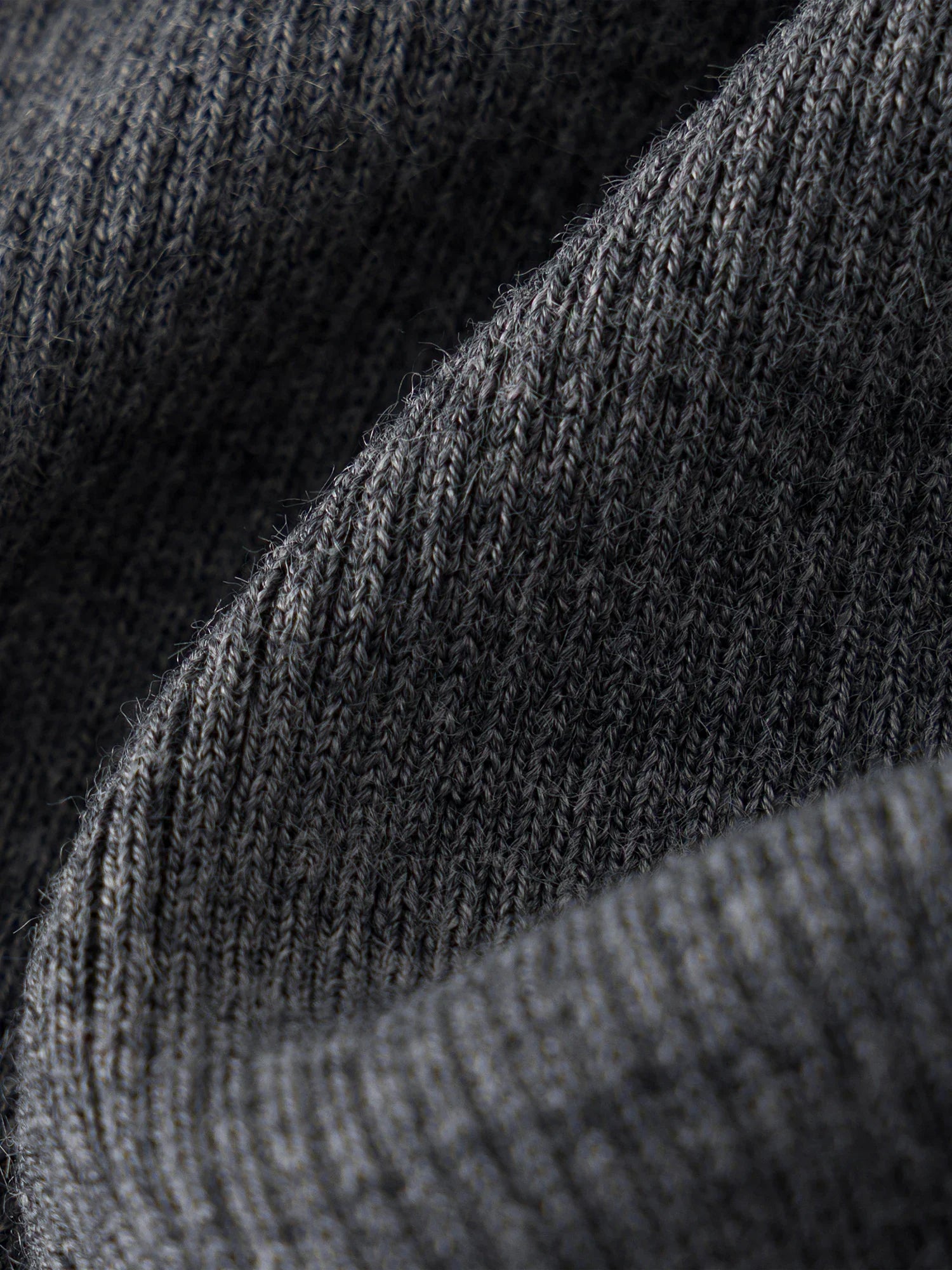 Asymmetrisk stickad ulltröja