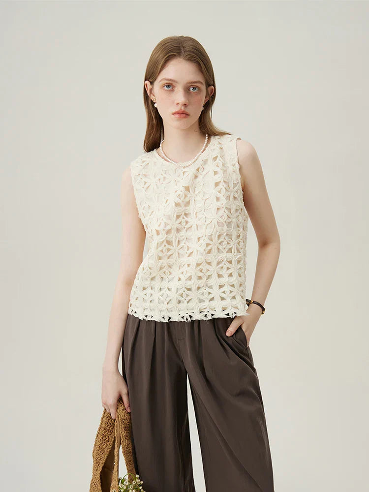 Tredimensionell blombroderad ihålig topp