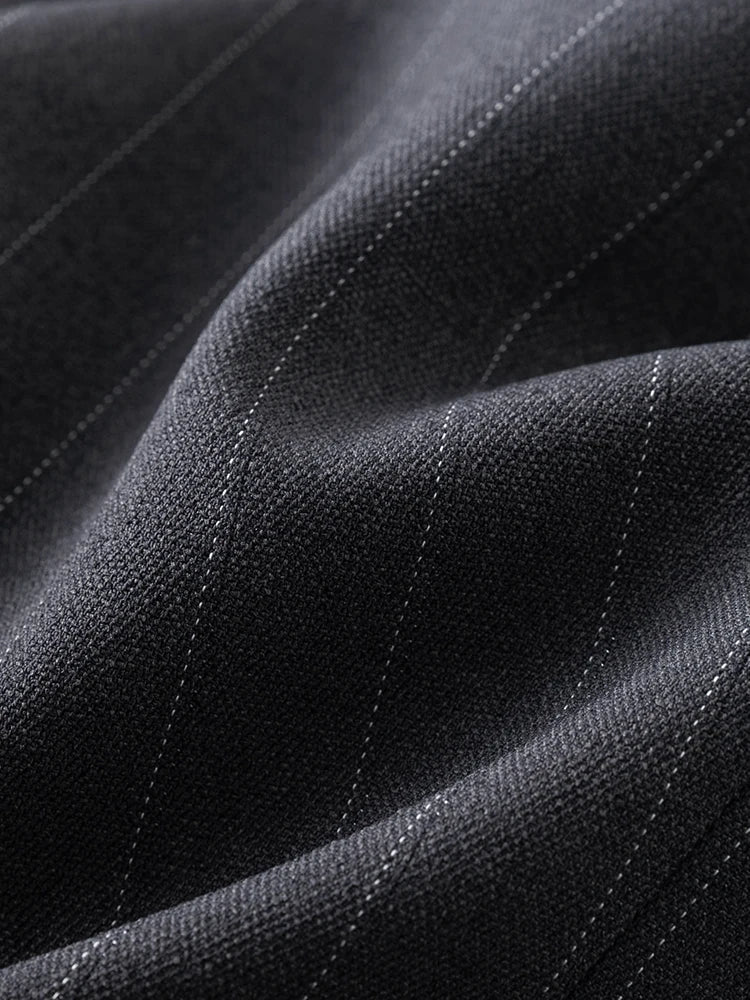 Randig kavaj och kjolkostym