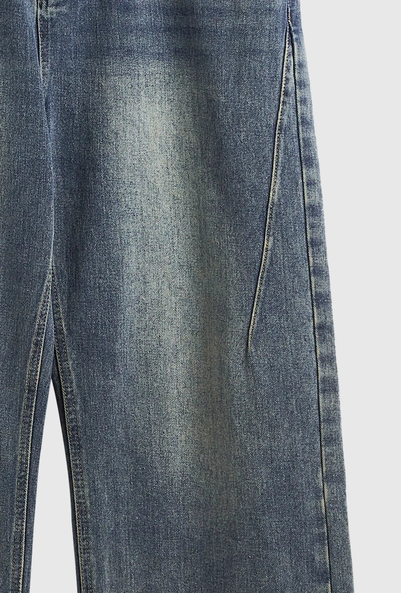Frasade tvättade jeans med vida ben