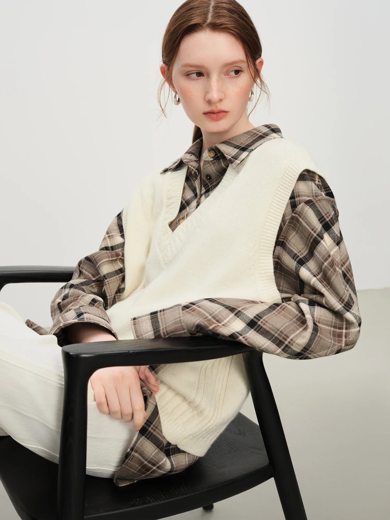 Ärmlös V-ringad ullväst