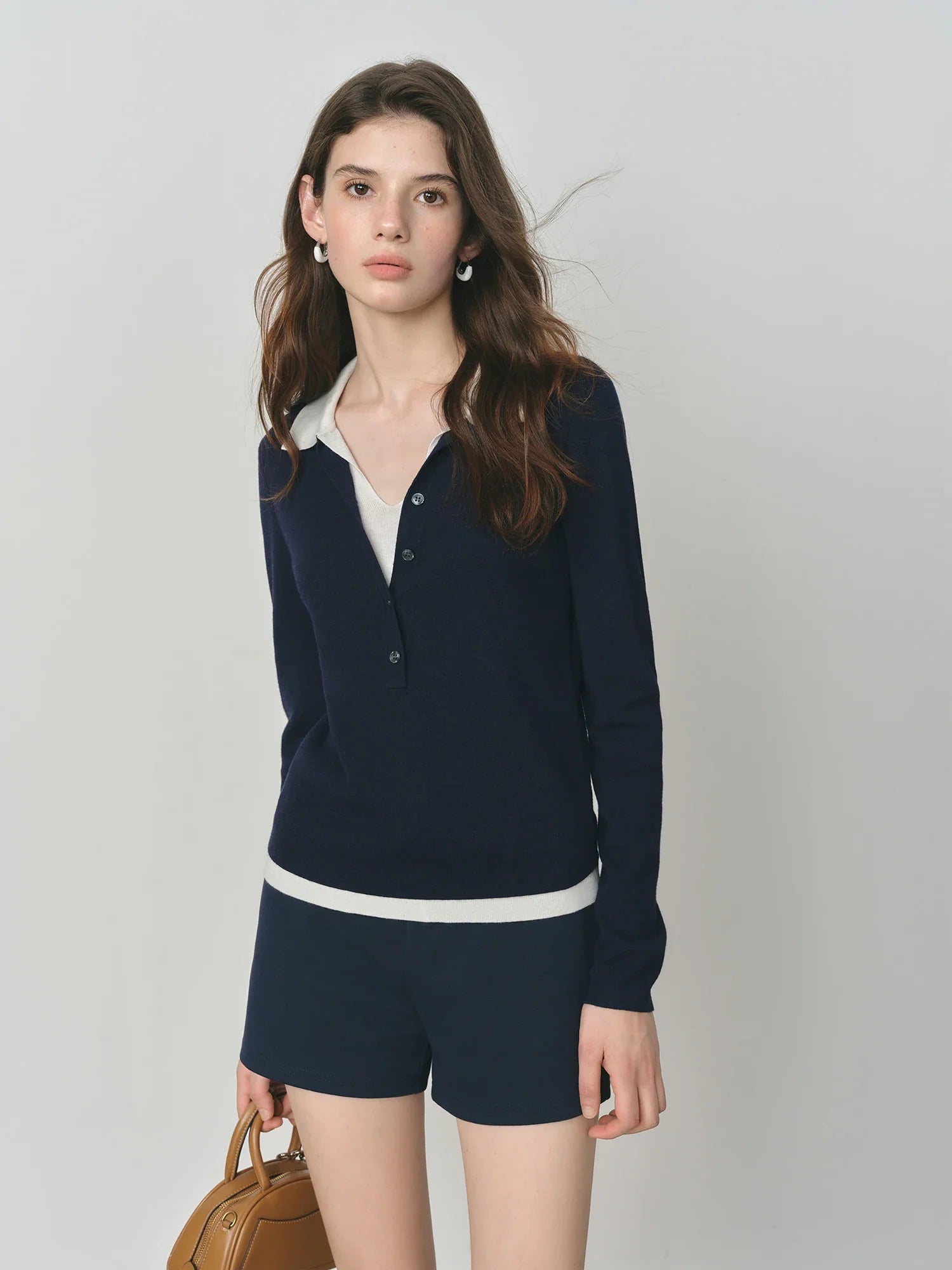 Stickad tröja i två färger