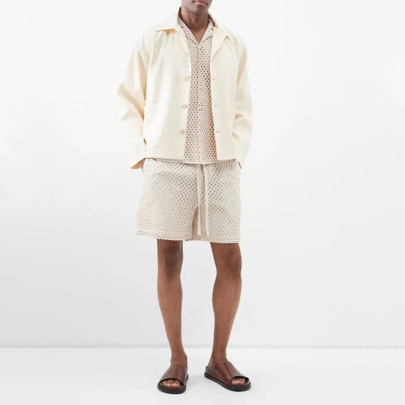 Genomskinlig stickad ärmlös beige skjorta med shorts