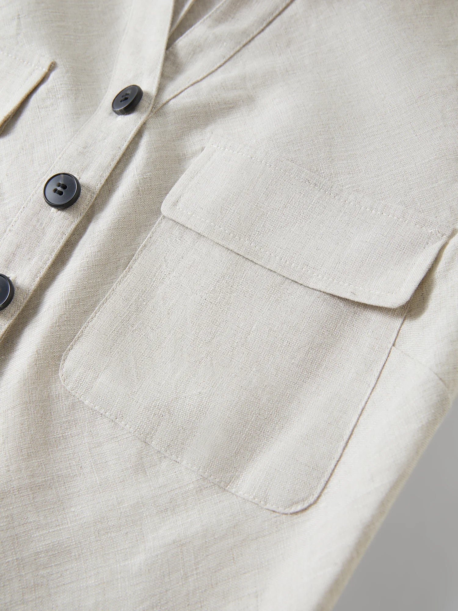 Avslappnat set med linne och byxor