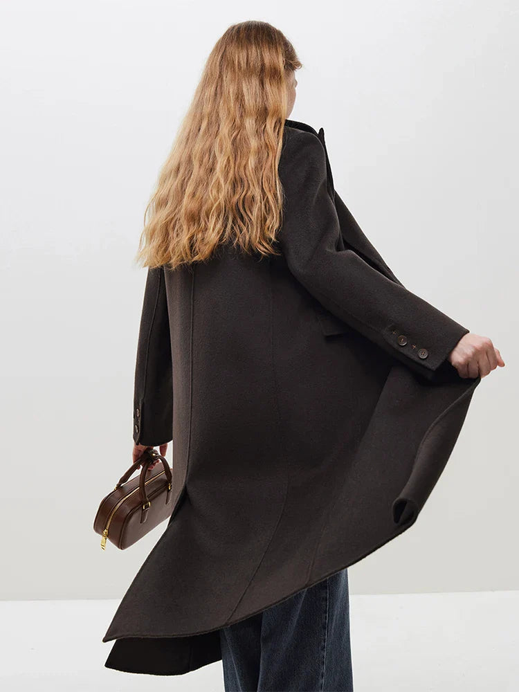 Lång ullkappa med hakkrage