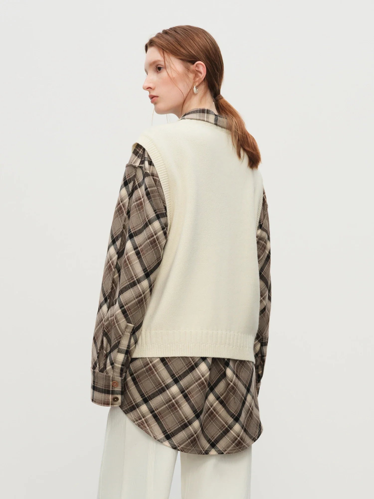 Ärmlös V-ringad ullväst