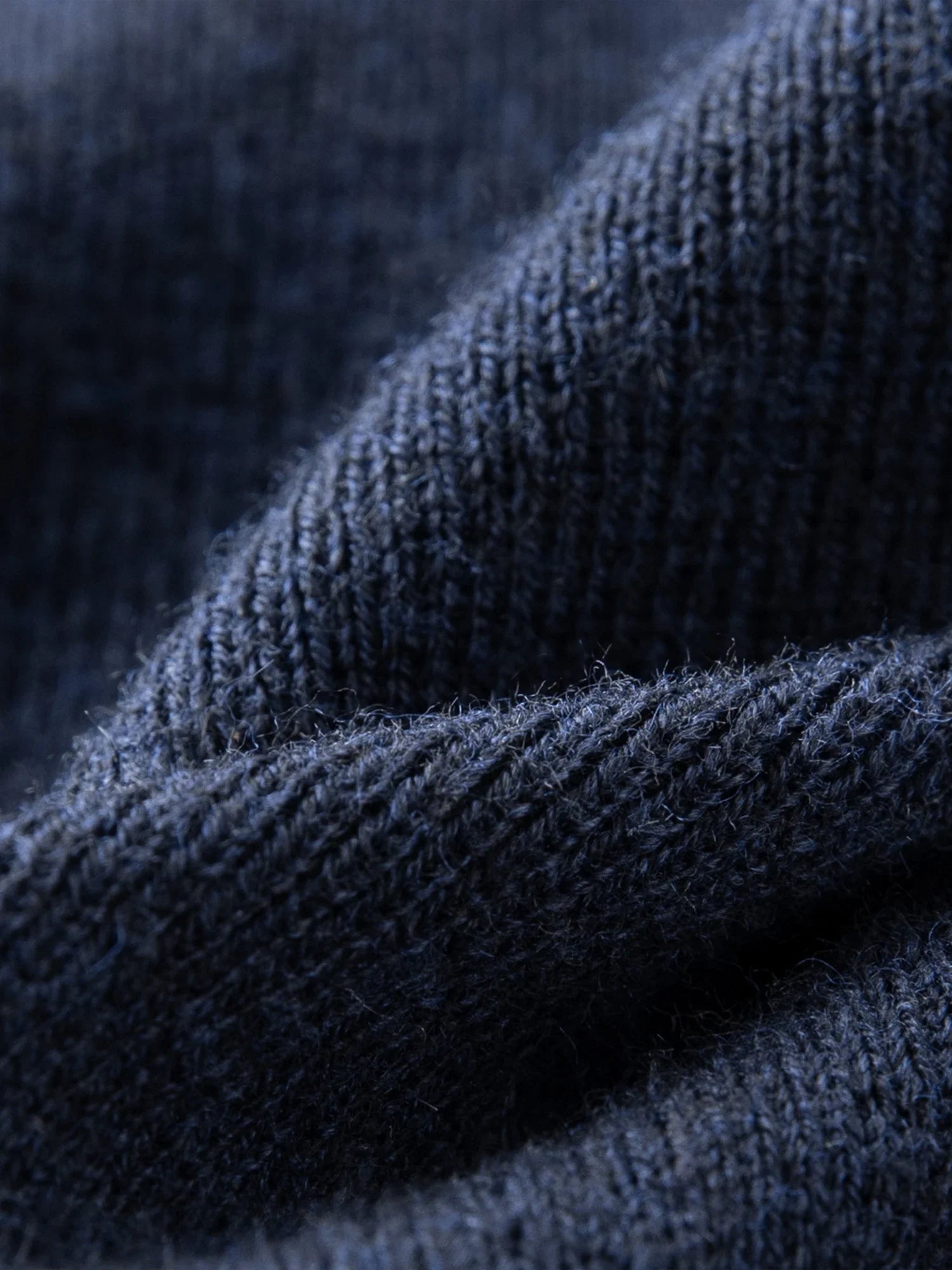 Stickad tröja i två färger