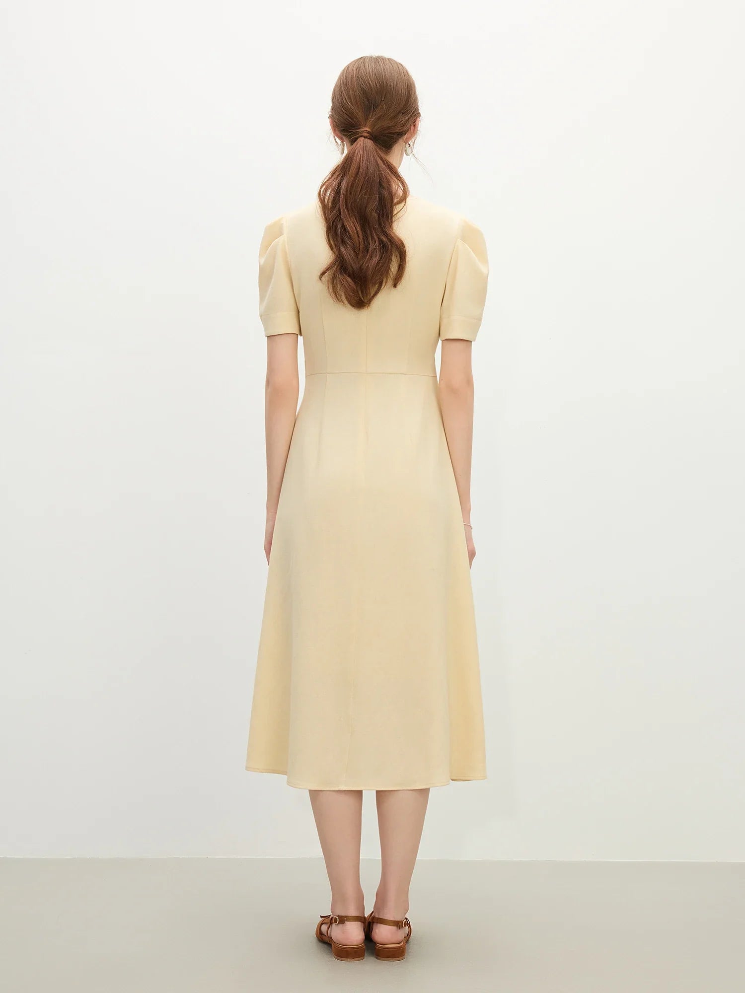 Chic Design Beige Midiklänning