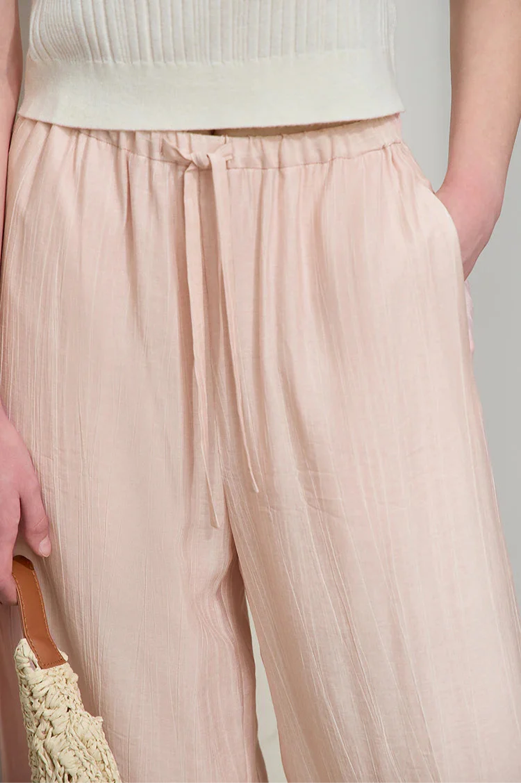 Minimalistisk löst sittande skjorta och byxor