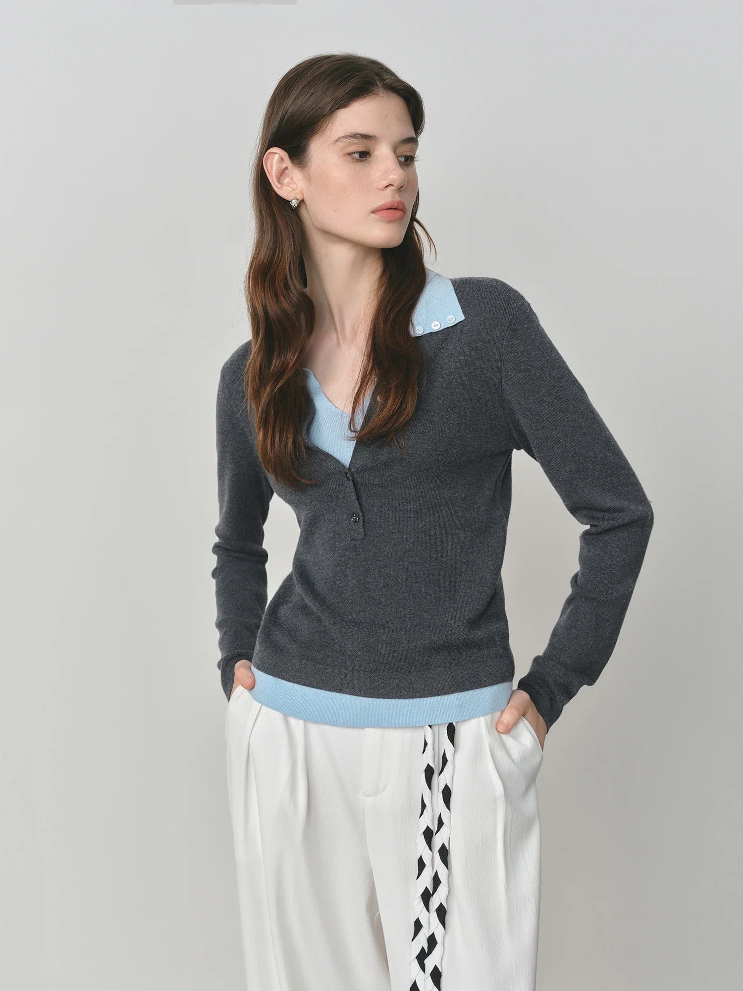 Stickad tröja i två färger