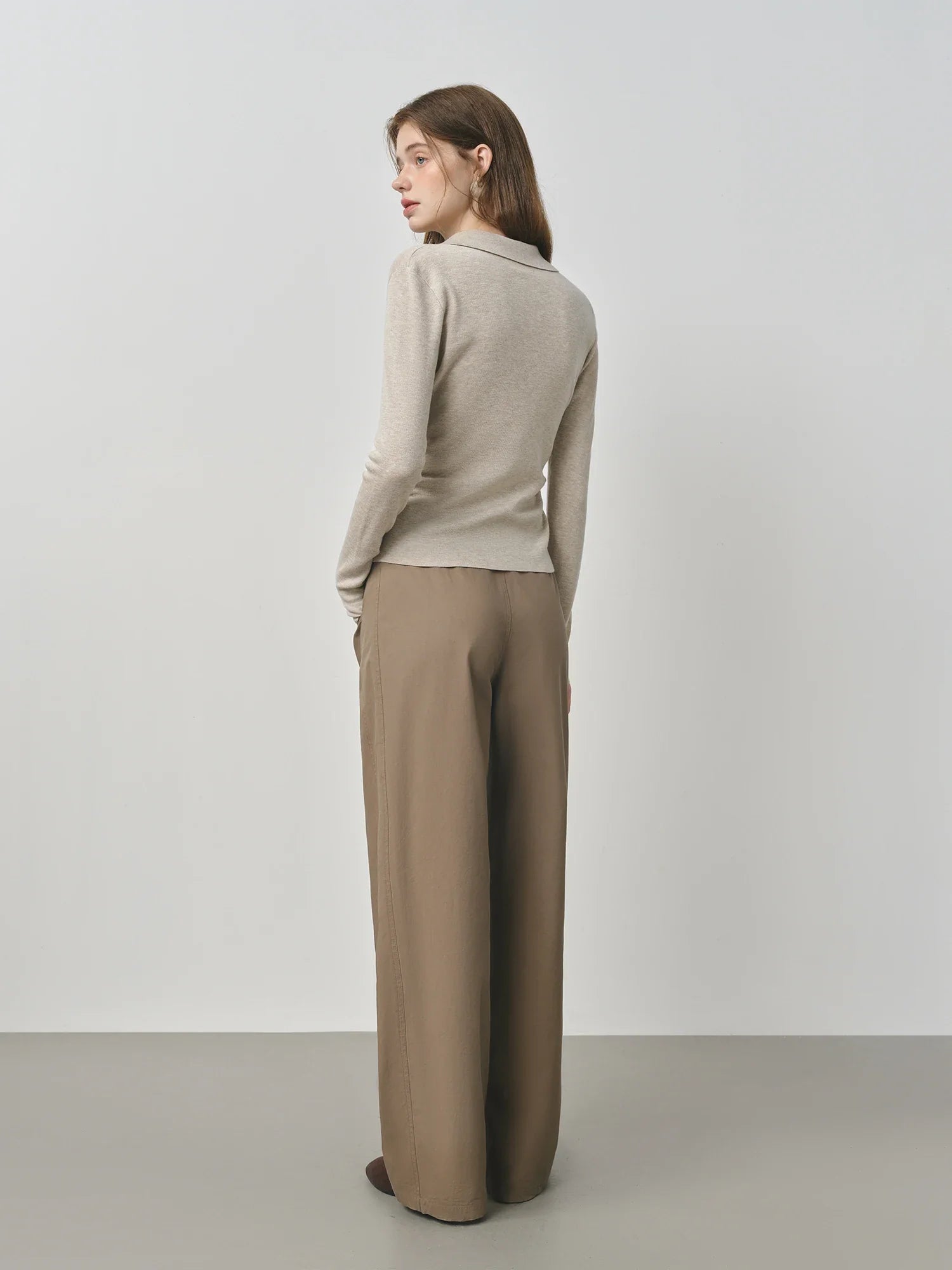 Avslappnad minimalistisk långärmad topp