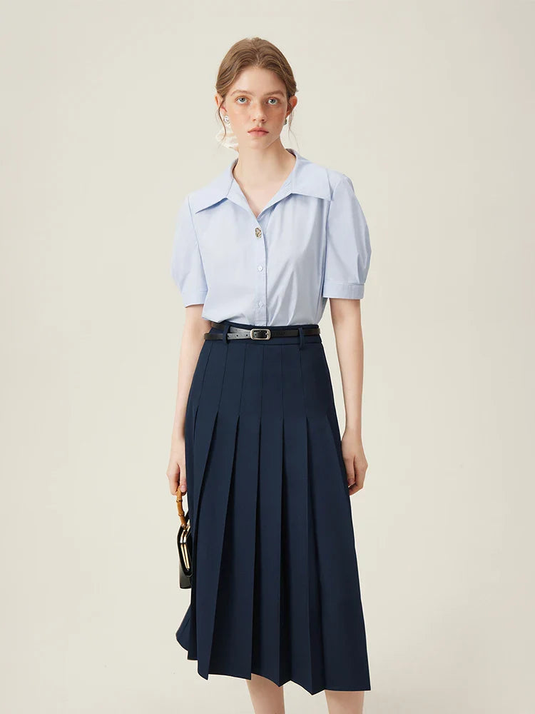 Elegant randig kjol med mellanlång längd