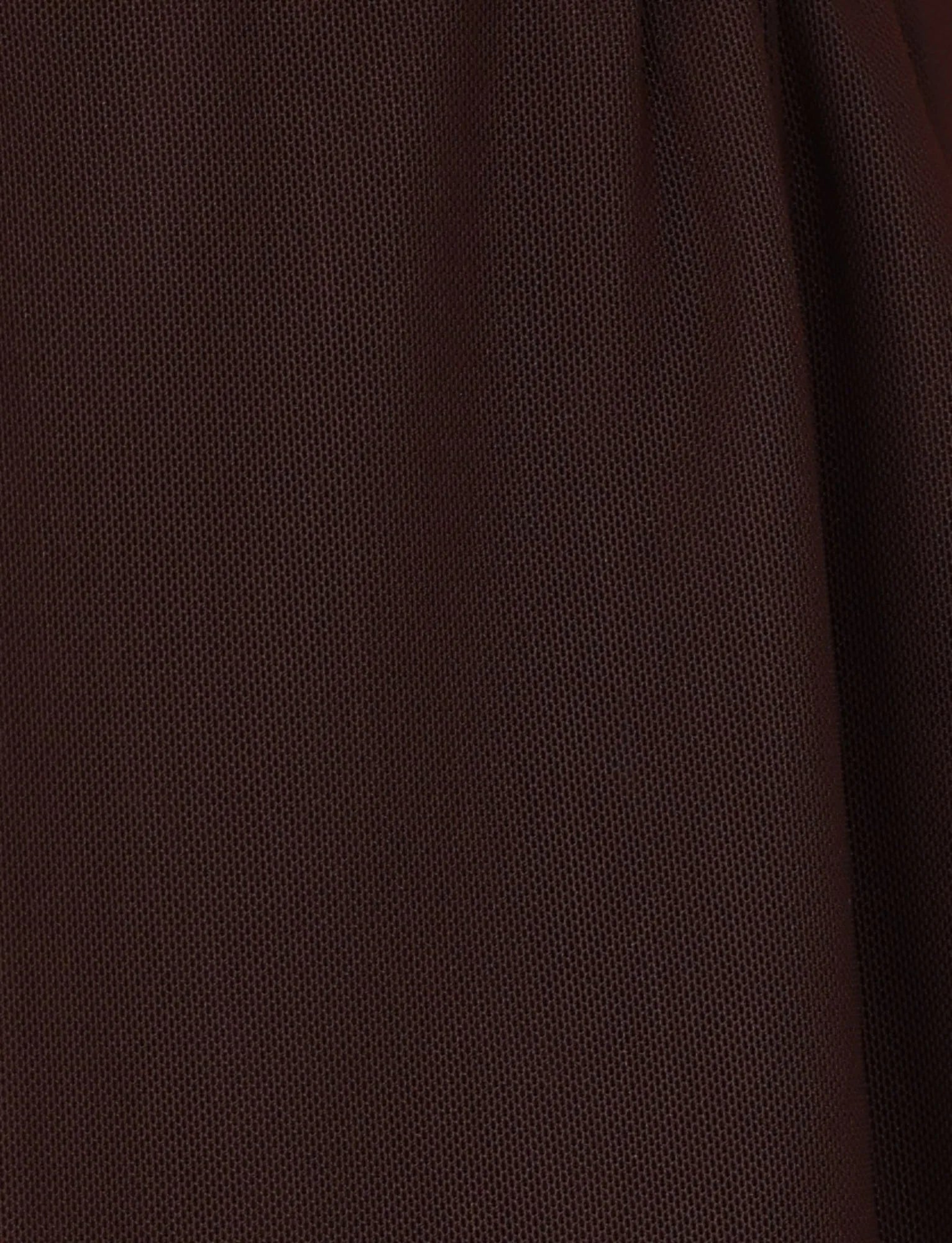 Mörkbrunt set med halterneck och kjol i midja och höft