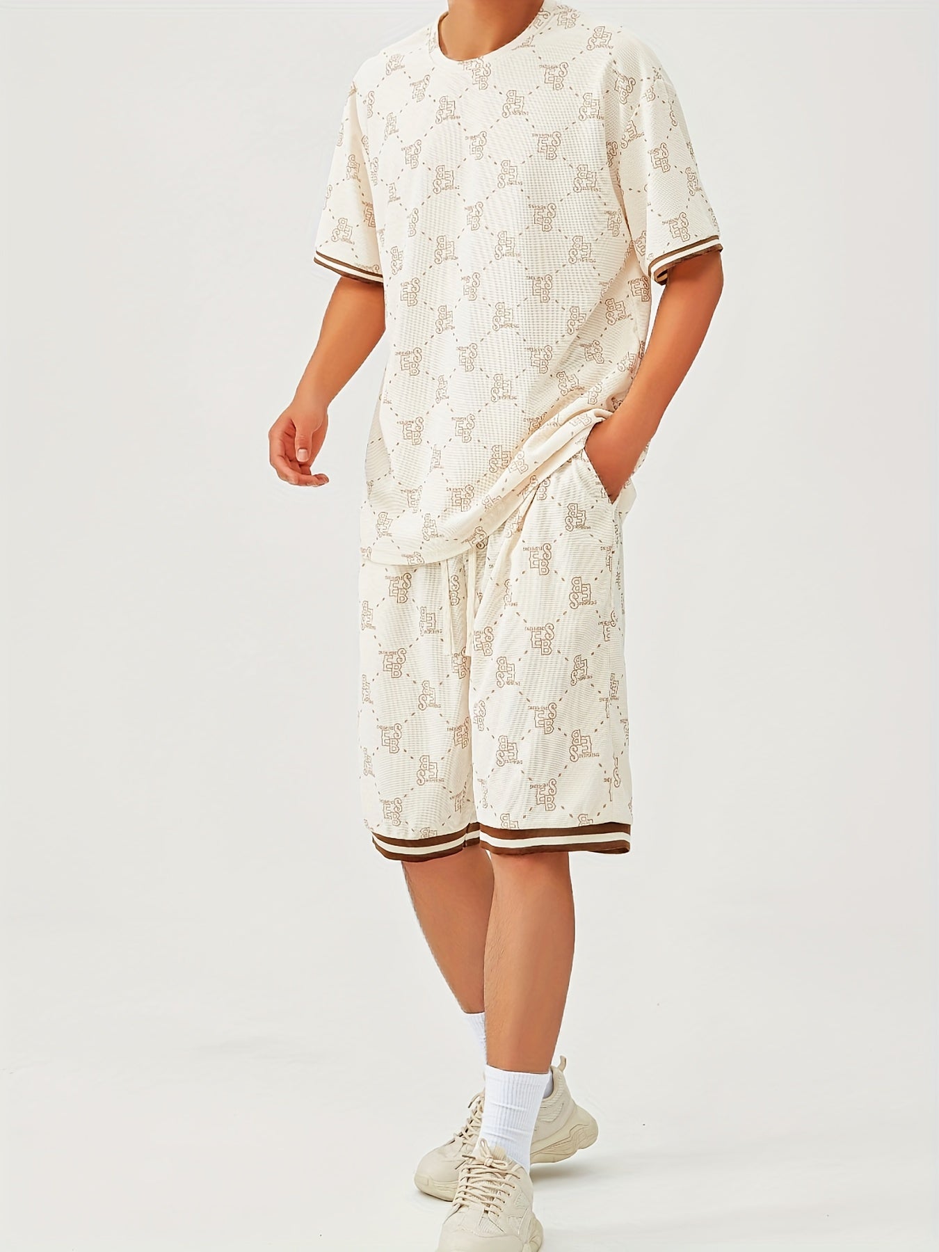 T-shirt och shorts med bokstavsmönster