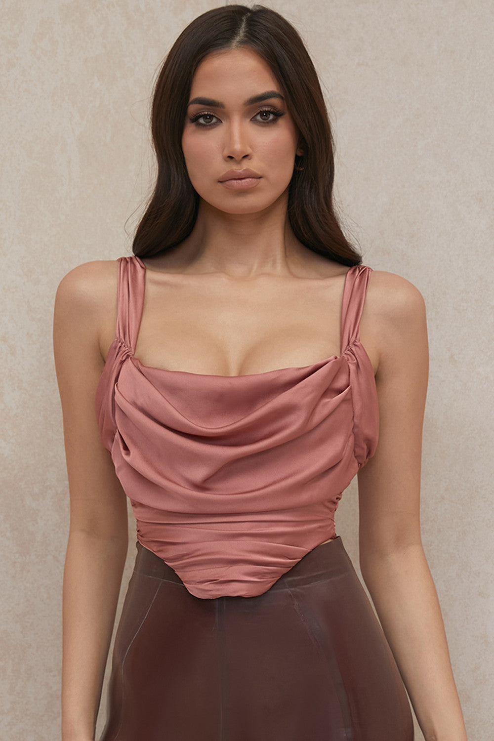 Rose satin draperad korsett med draperad halsringning