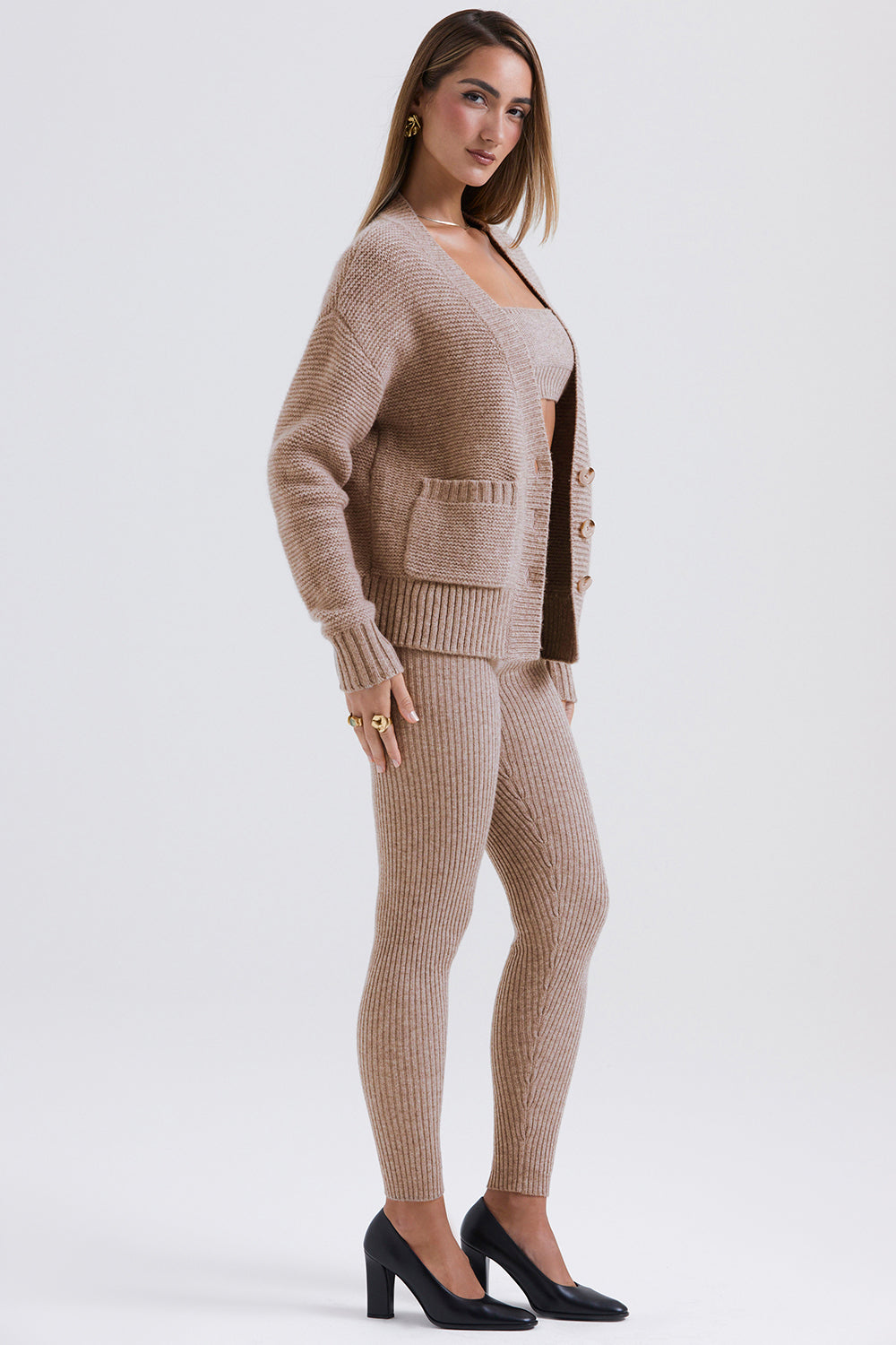 Korn grov kofta av naturlig ull med bralette och leggings