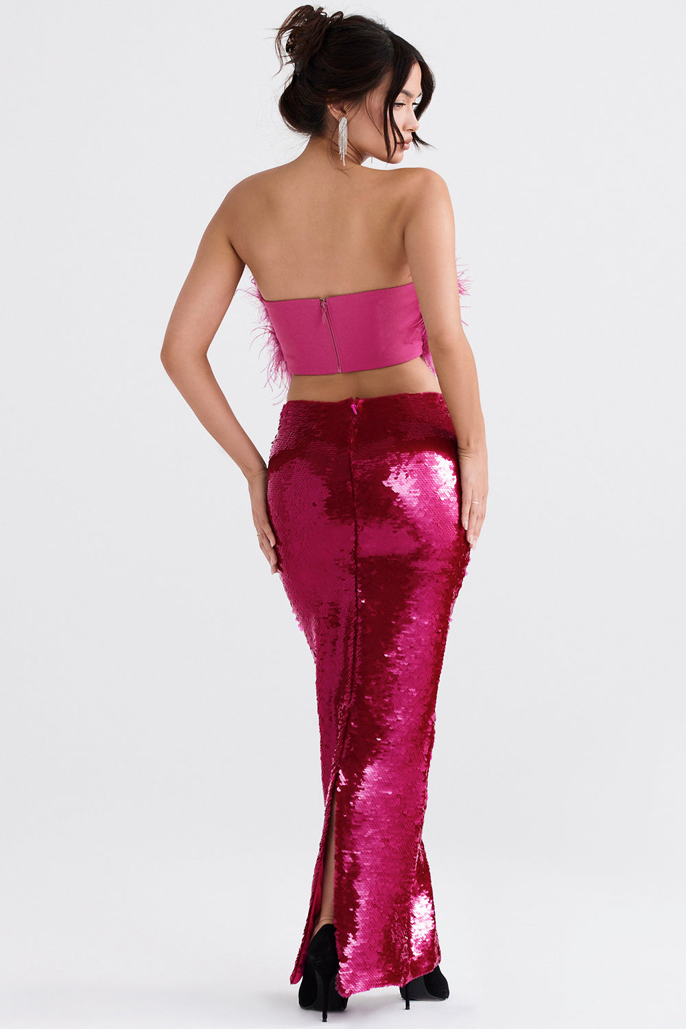 Ljust rosa bandeau med paljetter och maxikjol