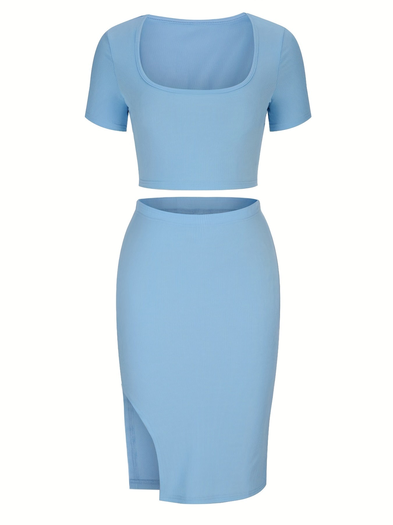 Set bestå ende av en crop top med utskärning och en passande kjol med slits