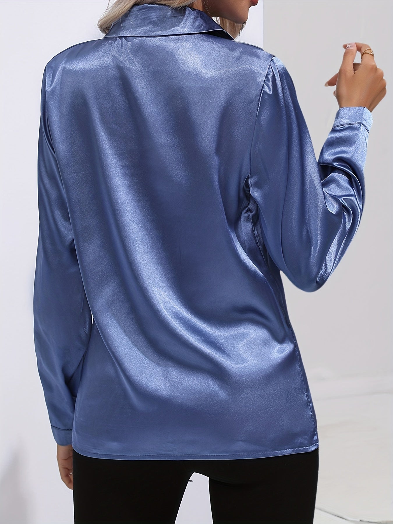 Elegant blus i satin