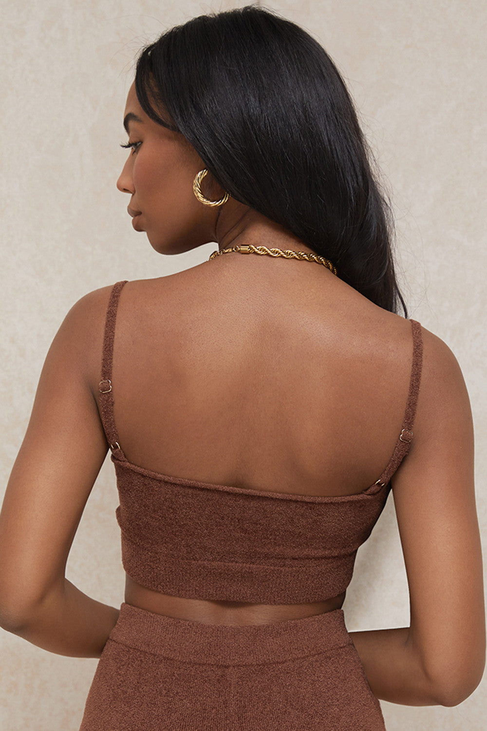 Choklad fluffig stickad crop top med högmidjade shorts