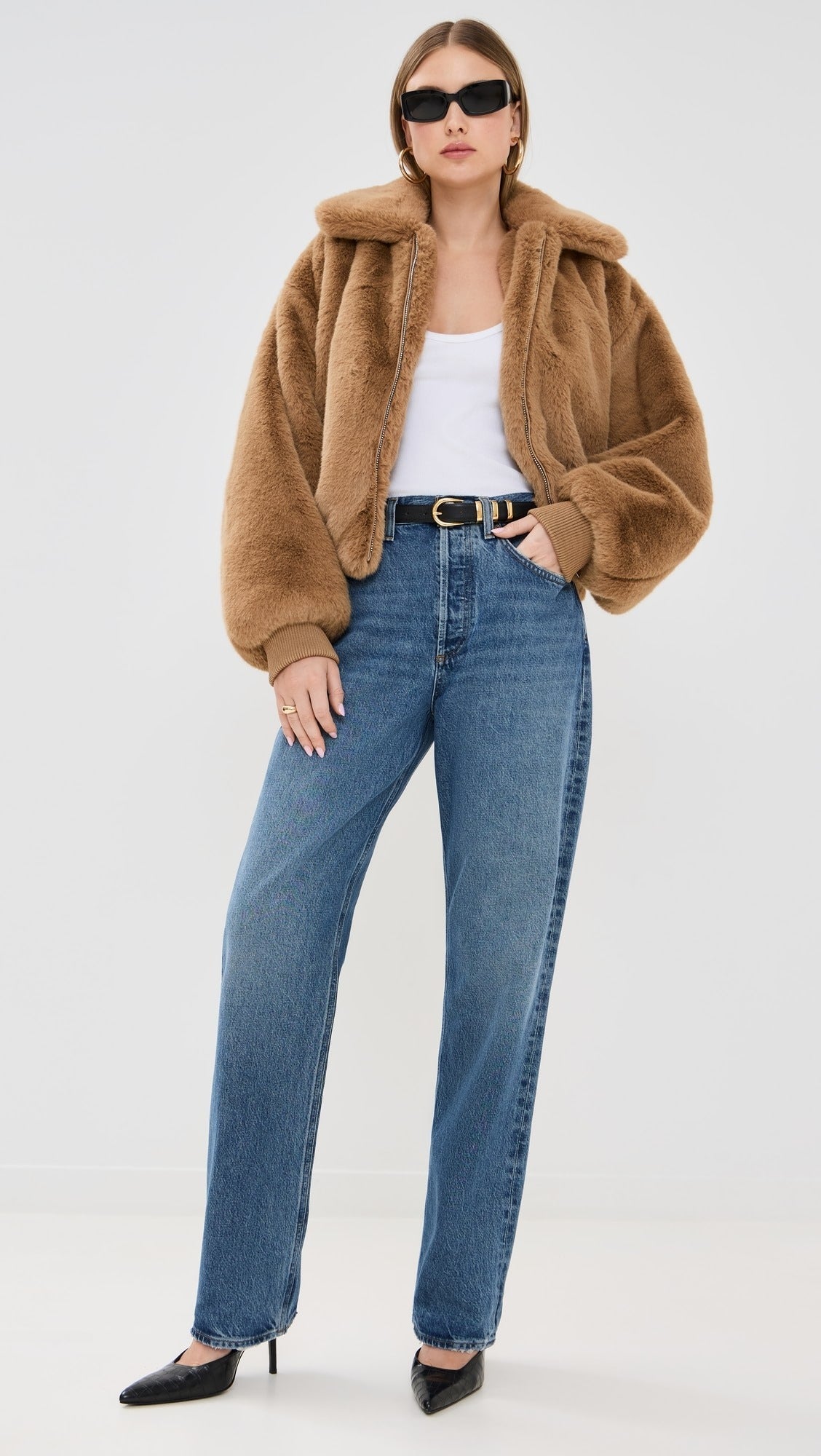 Fluffig brun jacka med polokrage och dragkedja