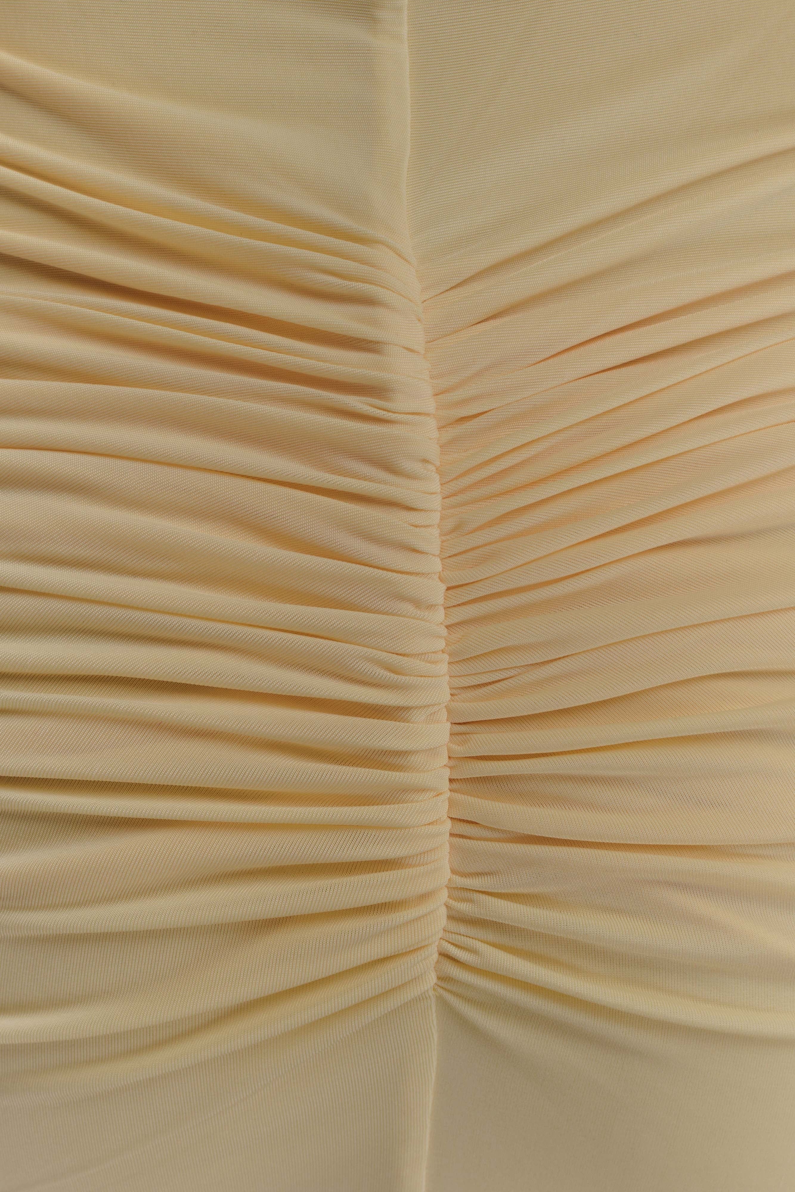 Gul maxiklänning med slinky och mesh