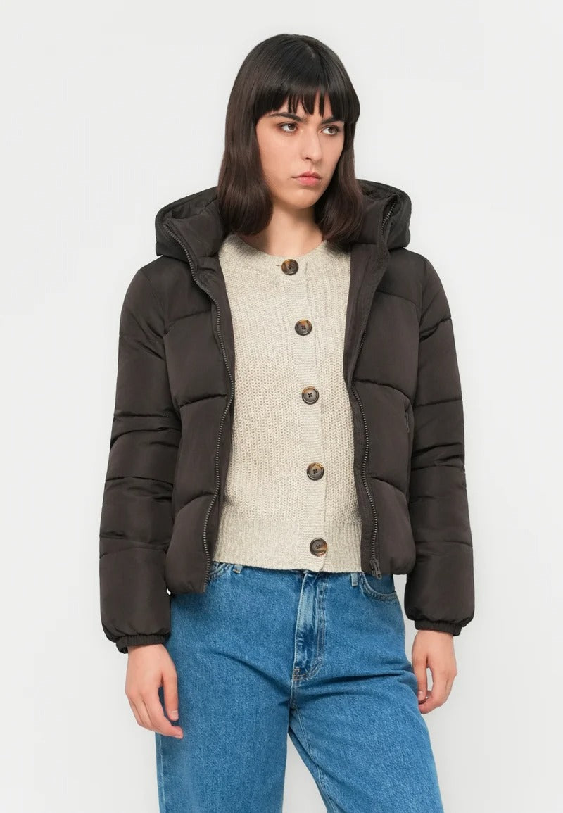 Kort svart jacka med huva