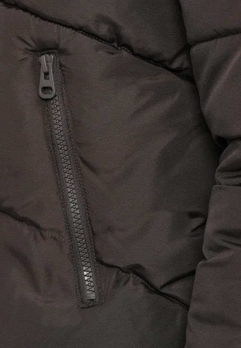 Kort svart jacka med huva